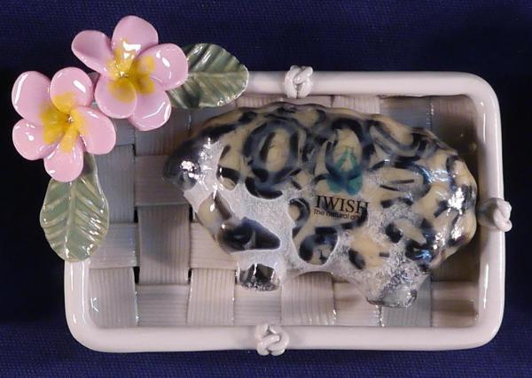 12 x sehr schöne Seifenschalen aus Keramik mit dekorativer Frangipani- Blüte & schwarzes Schaf - Seife 13x10 cm