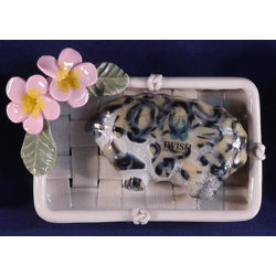 12 x sehr schöne Seifenschalen aus Keramik mit dekorativer Frangipani- Blüte & schwarzes Schaf - Seife 13x10 cm