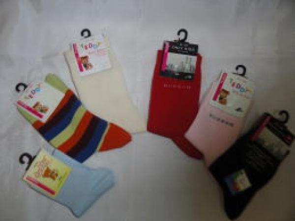 Kindersocken aus Baumwolle in verschiedenen Designs