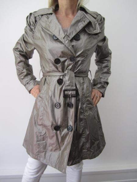 Ladies' coat in a glossy look