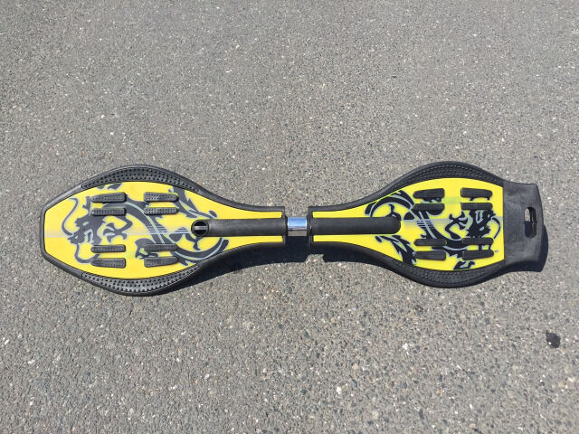 Waveboard inkl. Tasche und LED Rollen fertig montiert in 4Farben: Blau, Gelb, Grün und Rot