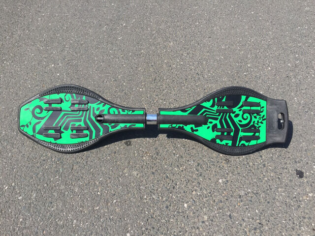 Waveboard inkl. Tasche und LED Rollen fertig montiert in 4Farben: Blau, Gelb, Grün und Rot