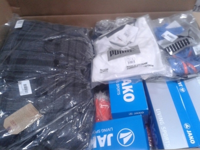 Sportbekleidung Neuware (ADIDAS, NIKE, PUMA, High Peak, Touchlines, Helly Hansen, Vans u.v.a.)