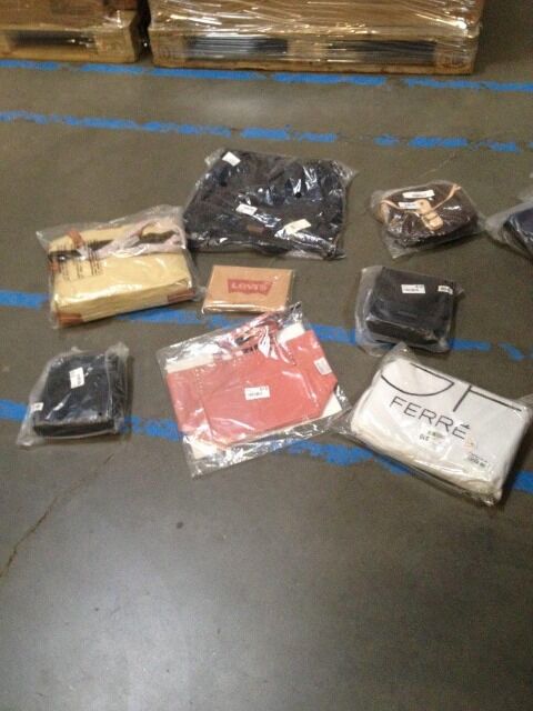 Taschen Neuware (Adidas, Levi's, Puma, O'Neill, Rochas)