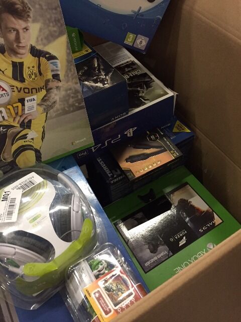 Konsolenzubehör Playstation, Xbox, Wii: 3D Brillen, Headsets, Controller, Lenkräder, Ladegeräte u.v.a.