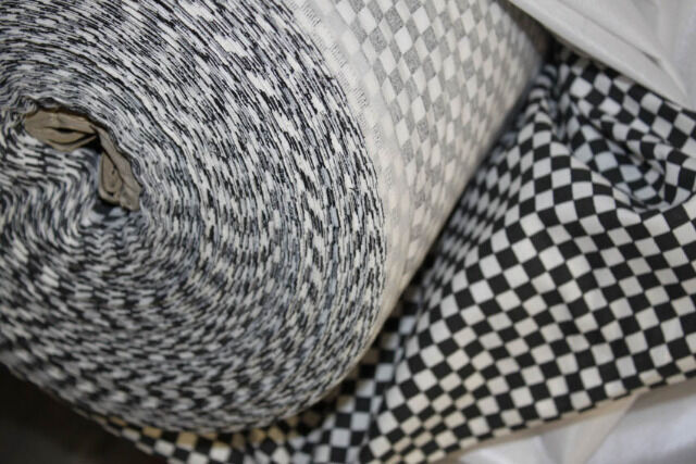 Stoff 1,40 m breit kariert kleines Karo 0,7 x 0,7 cm Rennkaro schwarz weiß