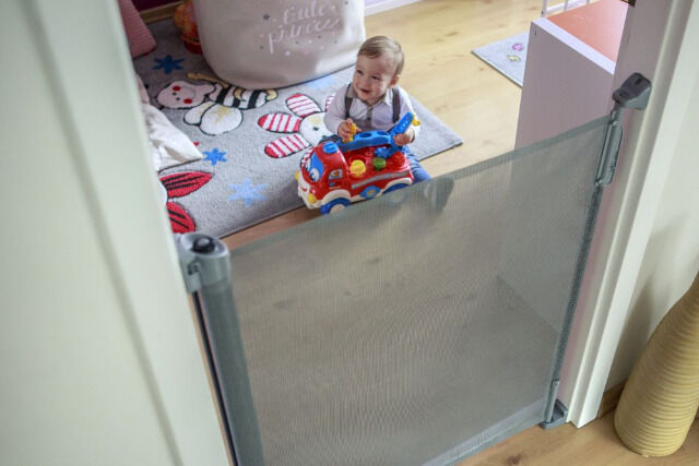 Lionelo Tulia Baby Tür- u. Treppenschutzgitter grau Sturzsicherung Rollo einrollbar 0-140 cm Treppenschutz Türschutz Sturzschutz 