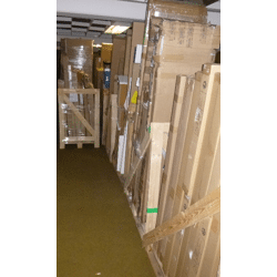 Gemischte Möbelpakete auf Paletten/ mixed furniture packages on pallets