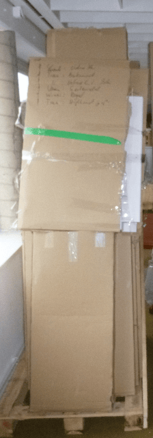 Gemischte Möbelpakete auf Paletten/ mixed furniture packages on pallets