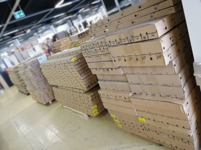 KÜCHENTEILE / BADEZIMMERTEILE OVP 1A WARE 494 TEILE 17 PALETTEN