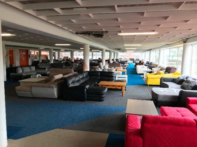 Polstergarnituren Sofas Couches Wohnlandschaften zum Aussuchen/living room sets div. to choose! - Container- -Export-  -LKW weise- 