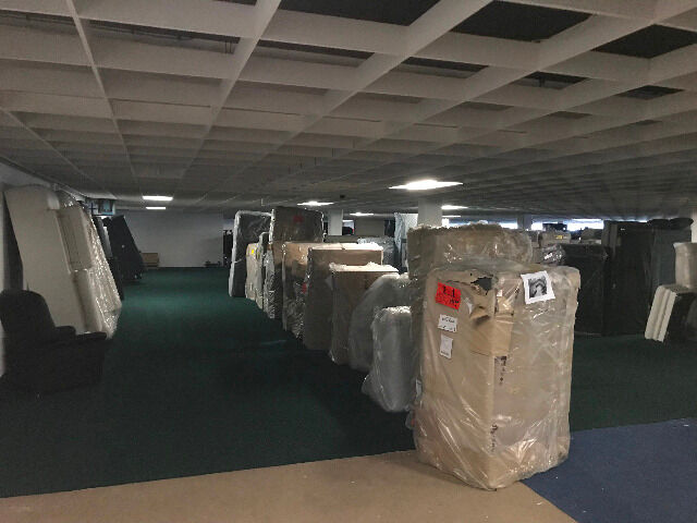 Polstergarnituren Sofas Couches Wohnlandschaften zum Aussuchen/living room sets div. to choose! - Container- -Export-  -LKW weise- 