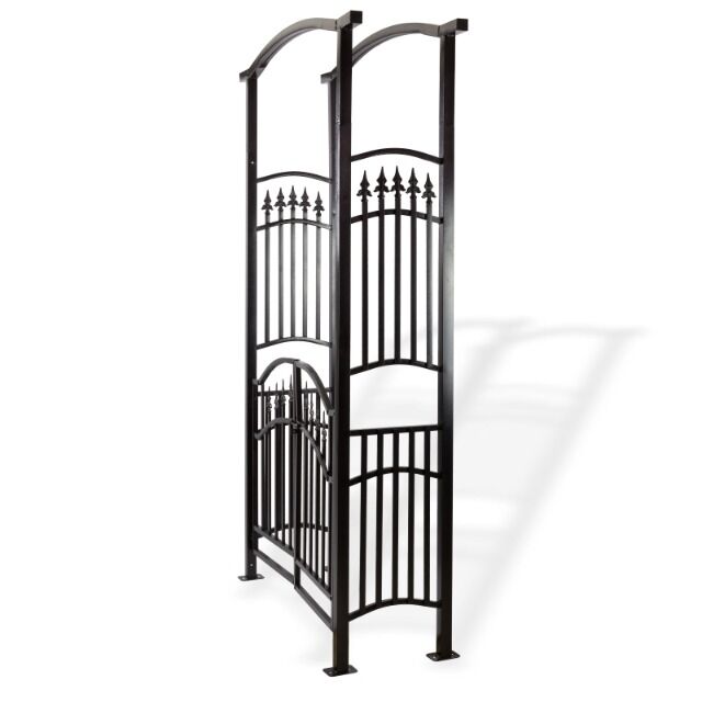 Rosenbogen Freiburg mit Tor