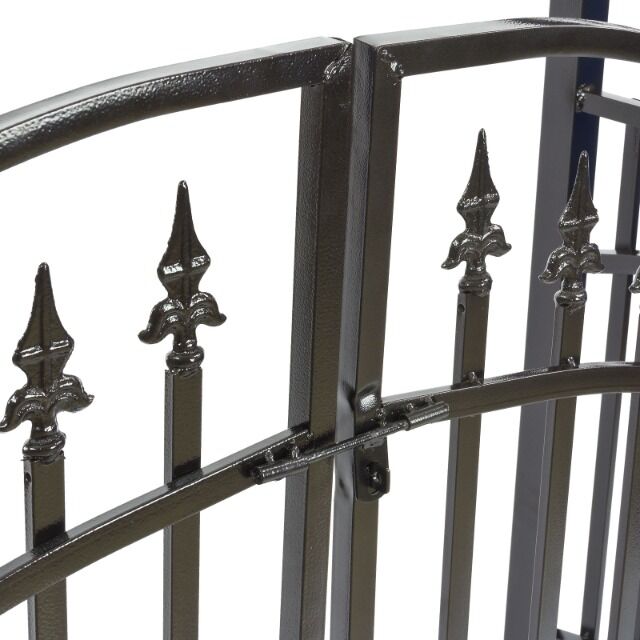 Rosenbogen Freiburg mit Tor