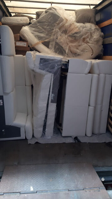 LKW gemischte Ladung Möbel Retouren