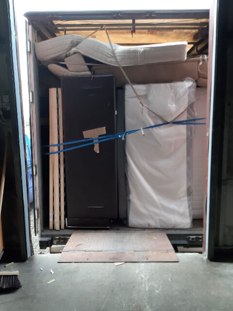 LKW gemischte Ladung Möbel Retouren