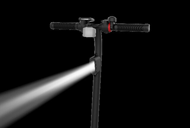 DENVER SEL-80130 Elektroroller mit Aluminiumrahmen und aufblasbarem Reifen - 300W Motor Faltbar, leicht. Bis zu 20 km/h