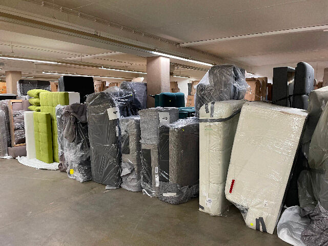 Posten/LKW voll 3-Wahl Sofas Garnituren Polstergarnituren Couches defekt/beschädigt zum Aufarbeiten