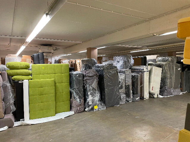 Posten/LKW voll 3-Wahl Sofas Garnituren Polstergarnituren Couches defekt/beschädigt zum Aufarbeiten