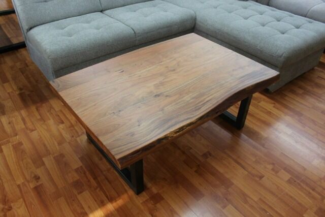 Couchtisch Akazie Massivholz + Baumkante + Metall Gestell
