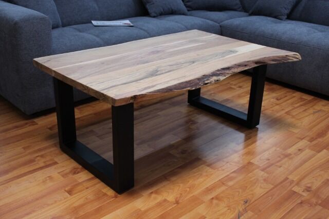 Couchtisch +  Massivholz Akazie + Baumkante + Metall Gestell
