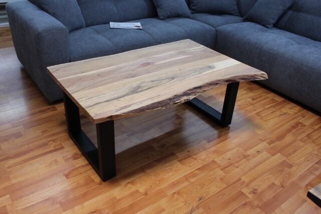 Couchtisch +  Massivholz Akazie + Baumkante + Metall Gestell