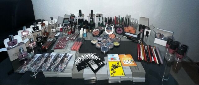 Kosmetik, Liedschatten, Nagellack, Eyeliner, Wimpern und vieles Mehr
