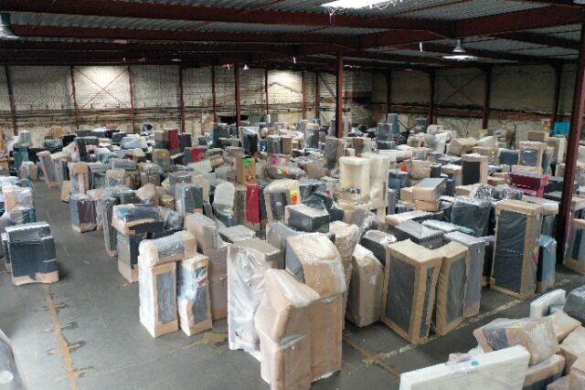 Wohnlandschaften, Sofas, Betten, Tische, Stühle alles sofort auf Lager