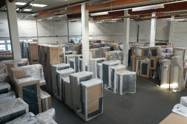 Wohnlandschaften, Sofas, Betten, Tische, Stühle alles sofort auf Lager