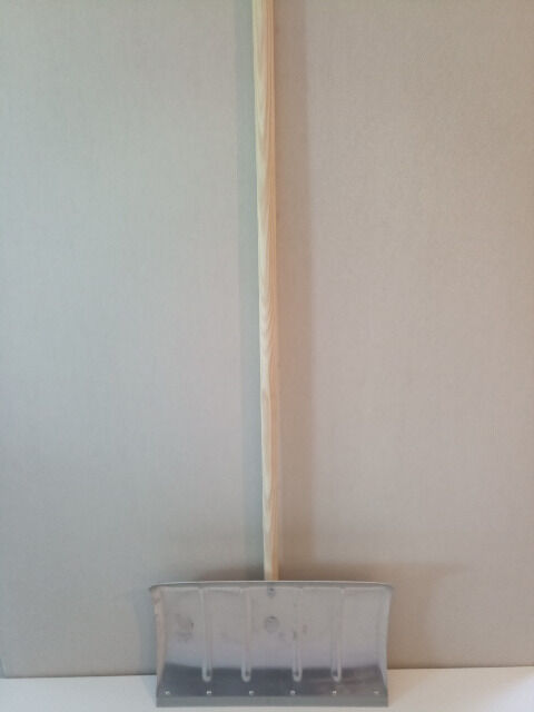 Schneeschieber Aluminium mit Stiel