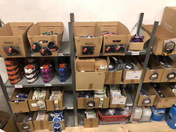 Lagerbestand aus ebay-und amazon-shop Markenware ground zero, Oehlbach, Monster, Hama, Koss,.....