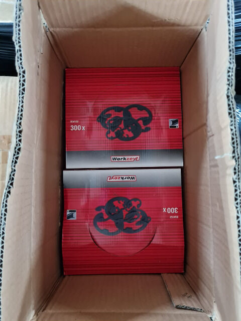  32 pallets of sandpaper, screws etc. from a well-known DIY chain