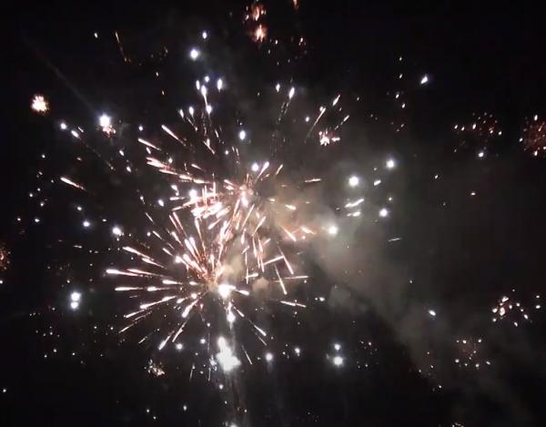 Fire Monster, 138-Schuss Verbund Feuerwerk / Silvester von Panda