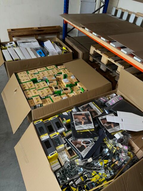 Schrauben Eisenwaren Restposten Sonderposten Baumarkt Handwerkerbedarf