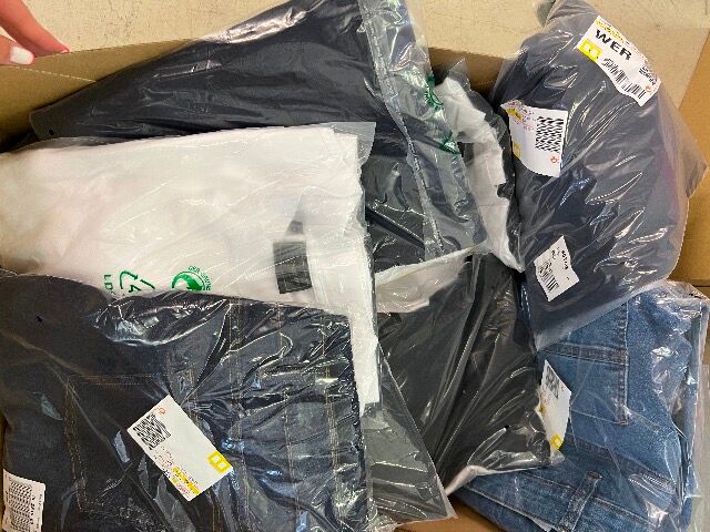 Große Auswahl an Stock-Kleidung: Erfüllen Sie alle Bedürfnisse Ihrer Kunden