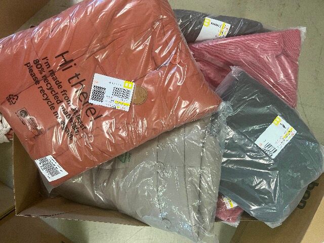 Großhandelsrabatte auf Stockmix-Kleidung