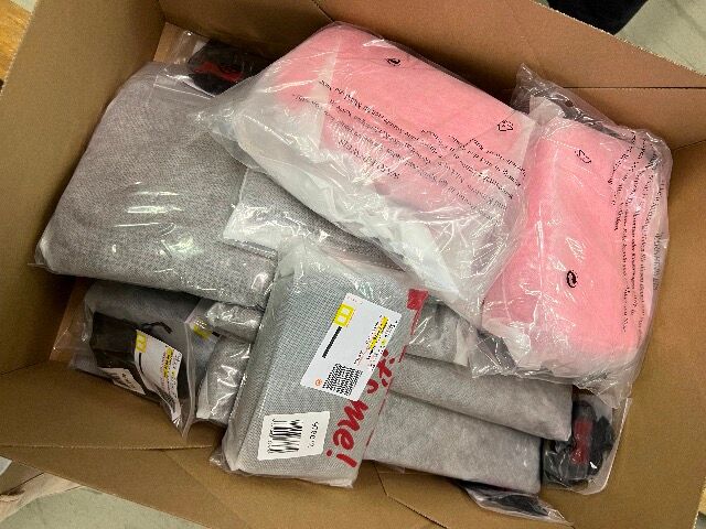 Großhandelsrabatte auf Stockmix-Kleidung