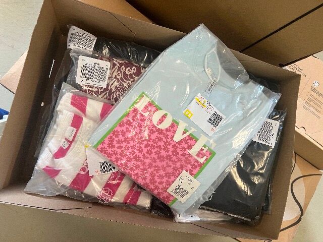 Stock-Kleidung im Großhandel: stilvoll und erschwinglich