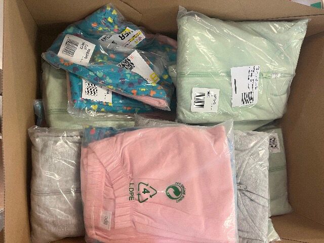 Stock-Kleidung im Großhandel: stilvoll und erschwinglich