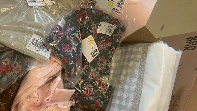 Stock-Kleidung im Großhandel: stilvoll und erschwinglich