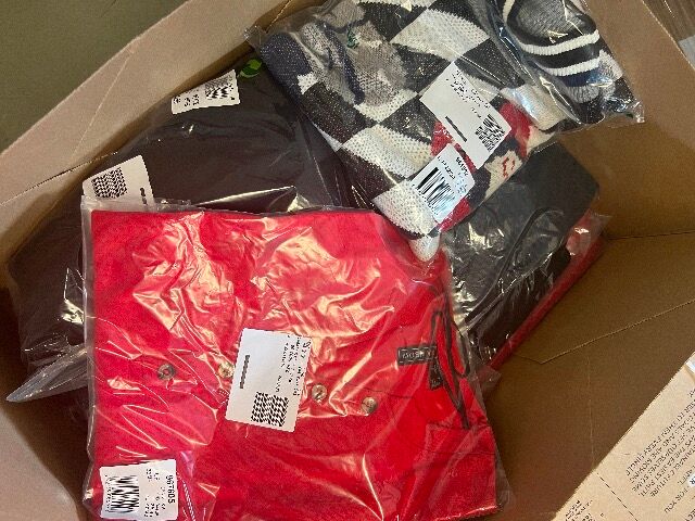 Stock-Kleidung im Großhandel: stilvoll und erschwinglich