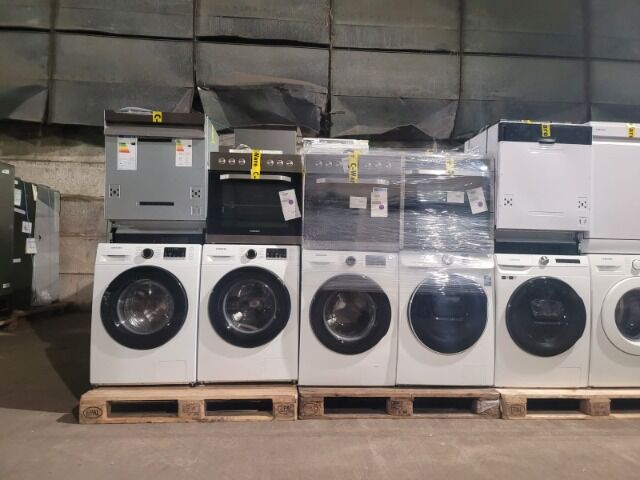 Samsung Germany Mixed White Goods B&C Goods 114 pieces SBS & Combi Fridges, Washing Machines, Dryers, Microwaves, Cookers