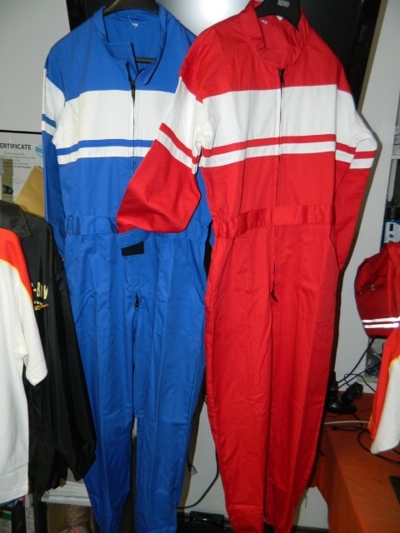 1 Posten Rennanzüge 446 Stück Neuware Top