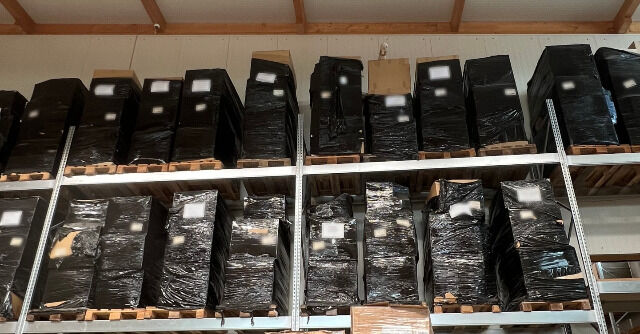 1 Palette Kinder- und Damenkleidung. Markenware. -  156 kg -- Pal. 38694