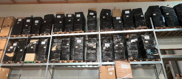 1 Palette Kinder- und Damenkleidung. Markenware. - 147 kg -- Pal. 41622