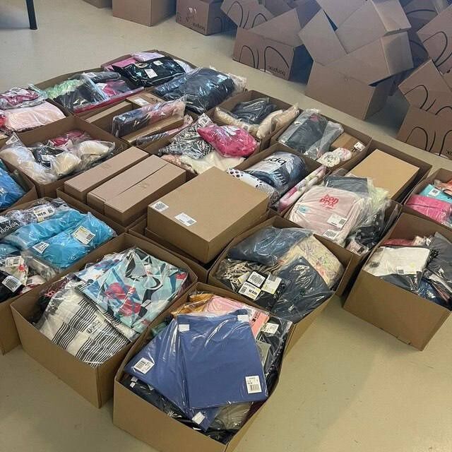 Mixposten Textilien, Damen, Herren ,RESTPOSTEN, Restposten Kleidung  Große Auswahl an Stock Kleidung im Großhandeln