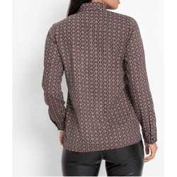 Damenblusen, neues Modell, absolut neu, in verschiedenen Größen erhältlich. Der Artikel ist auf Lager und wird in einer Einheit von 296Stück