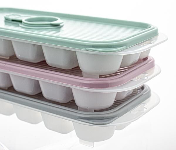 Eisw&uuml;rfelbeh&auml;lter m. Deckel, 18er, 3,8x25,5x11,3cm