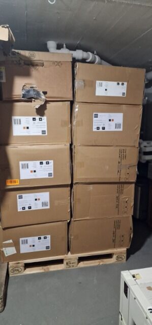 Ungeprüfte Bürostühle - Retourenware auf Palette