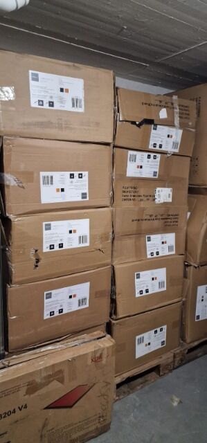 Ungeprüfte Bürostühle - Retourenware auf Palette